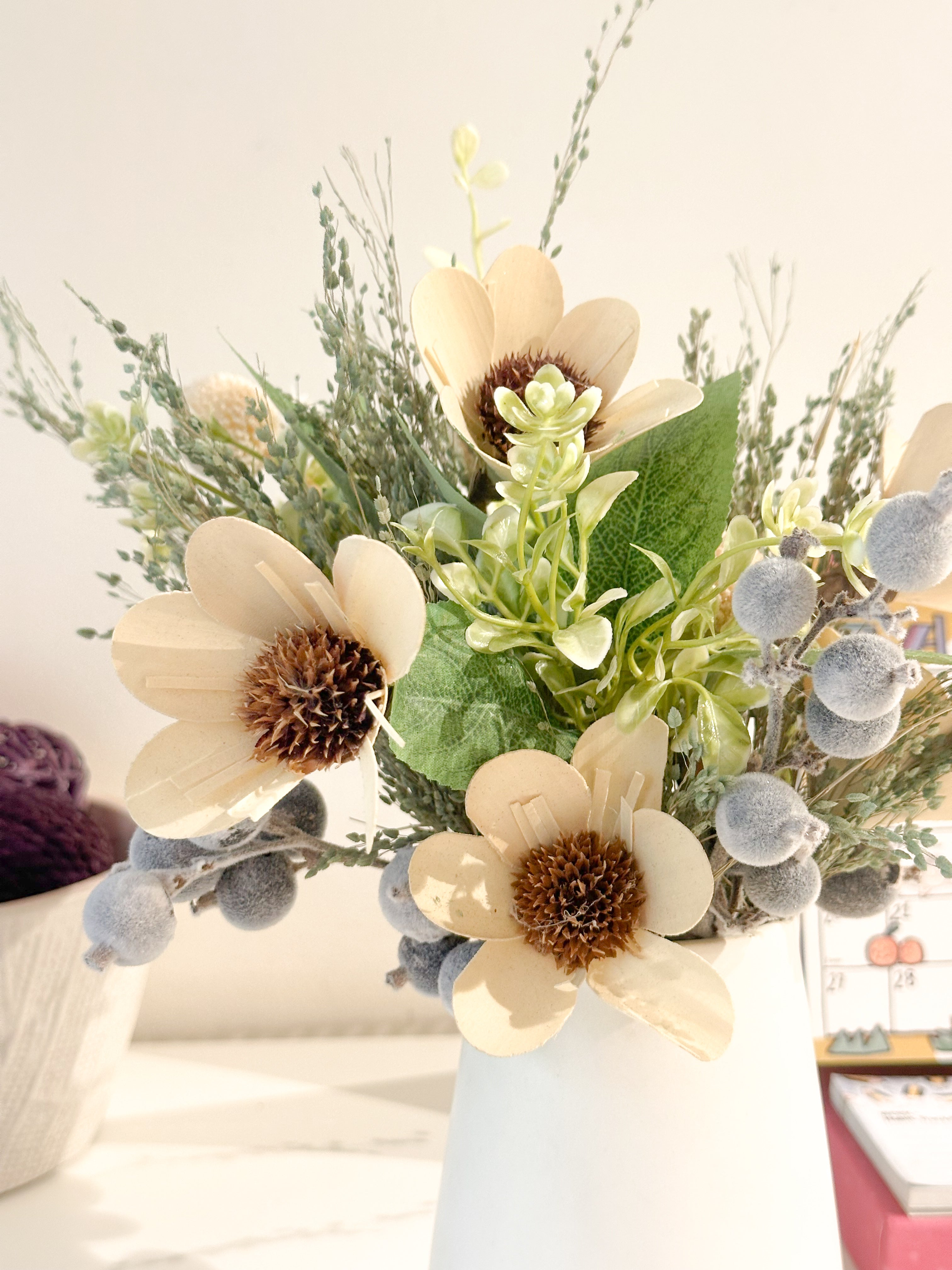 Pearly white vase and Floral bunch combo