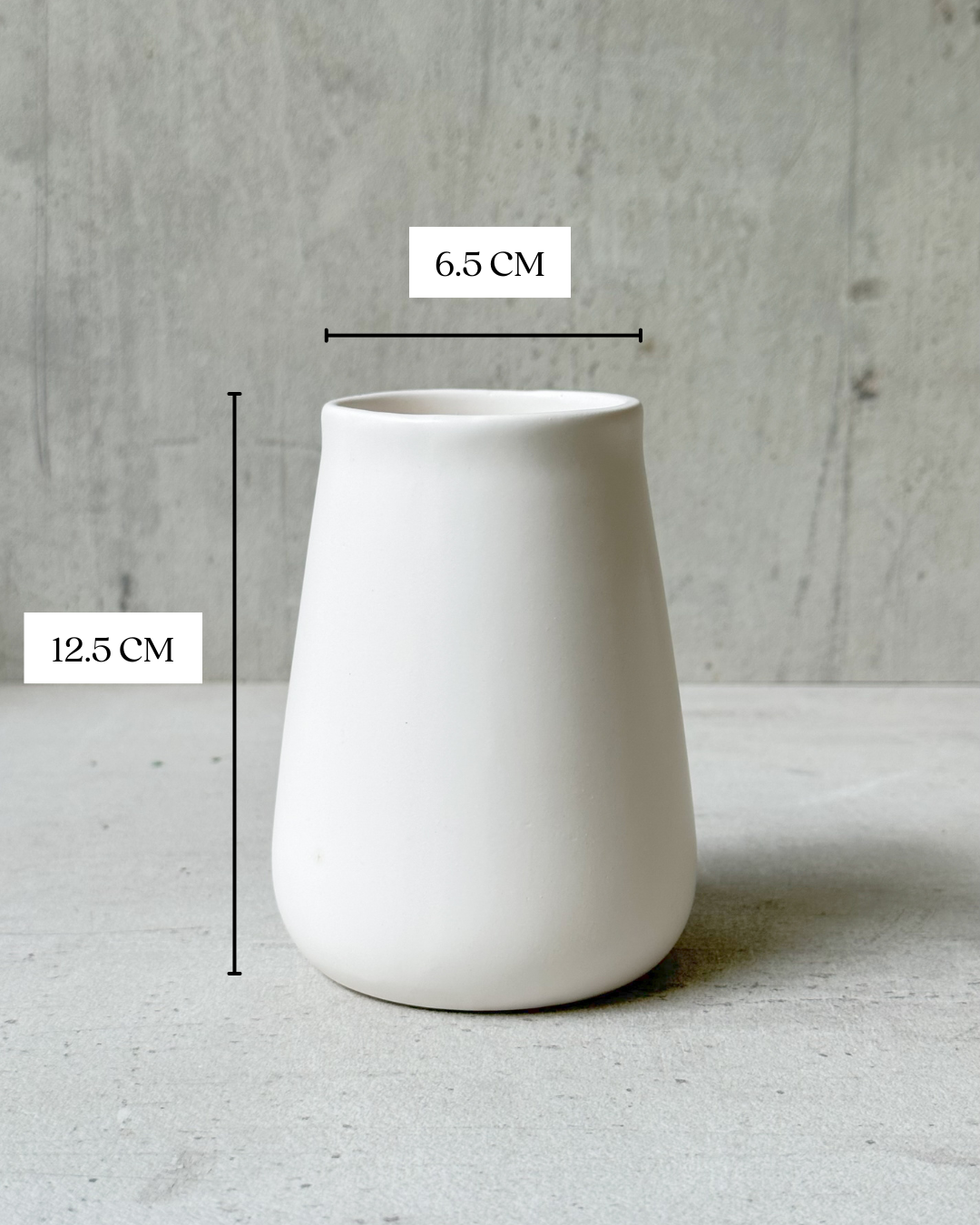 Pearly white vase and Floral bunch combo