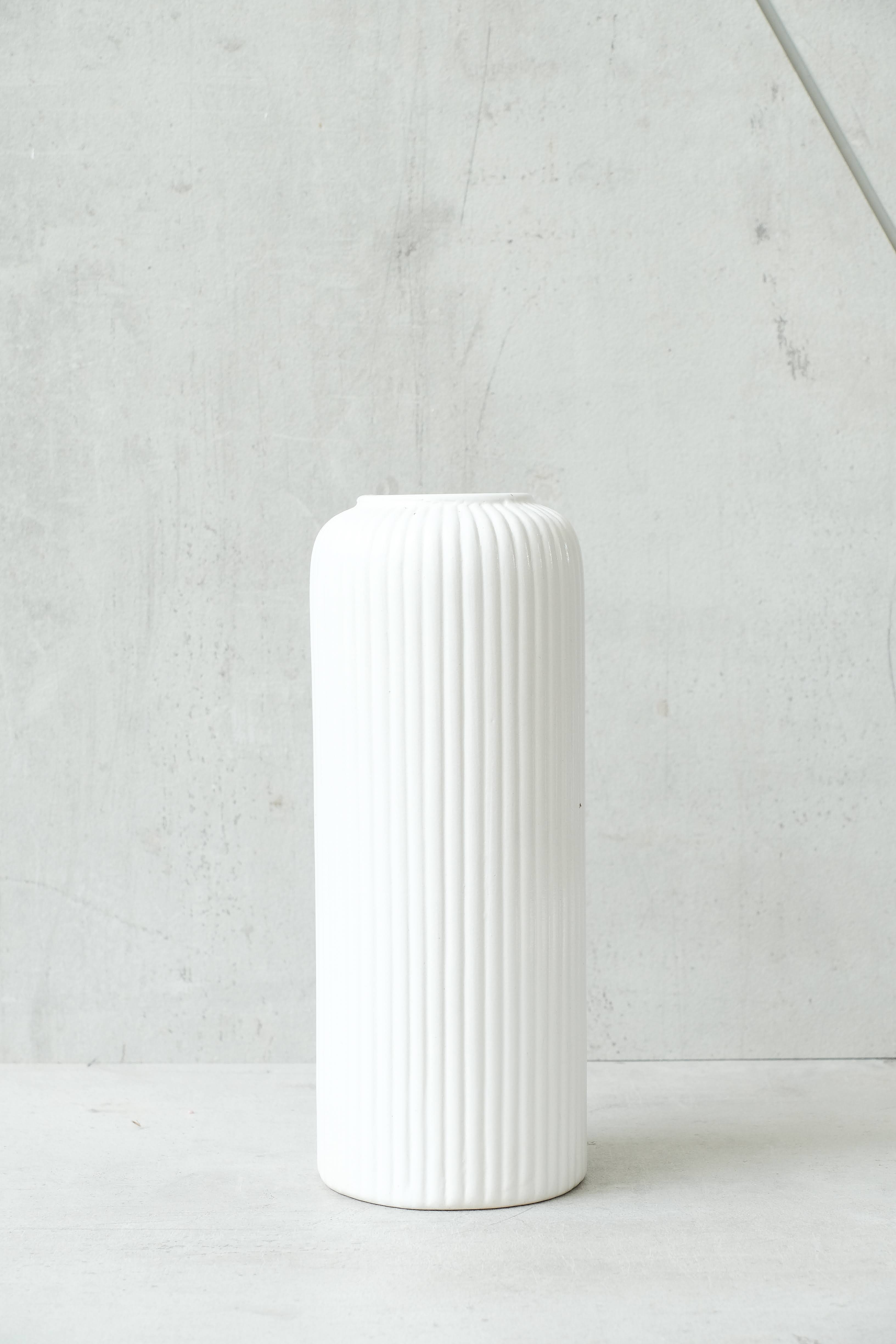 Shell Ribbed White Vase (Large)