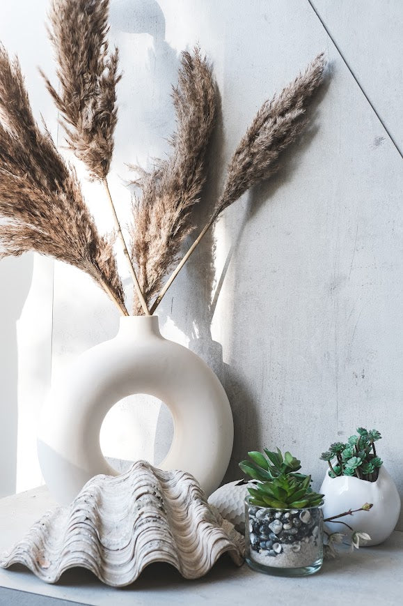 How to Create a Balanced Pampas Grass Arrangement with Different Stem Heights