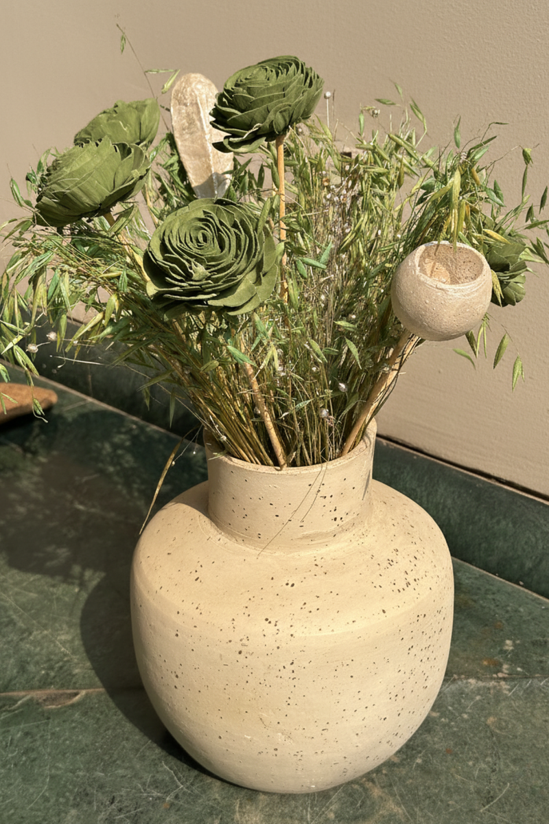 How to Choose Dried Flower Bouquets That Complement Your Home's Color Palette