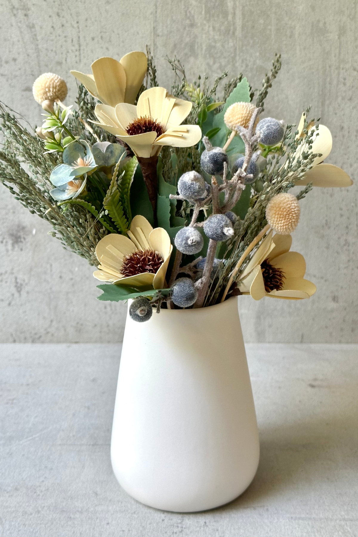 Pearly white vase and Floral bunch combo