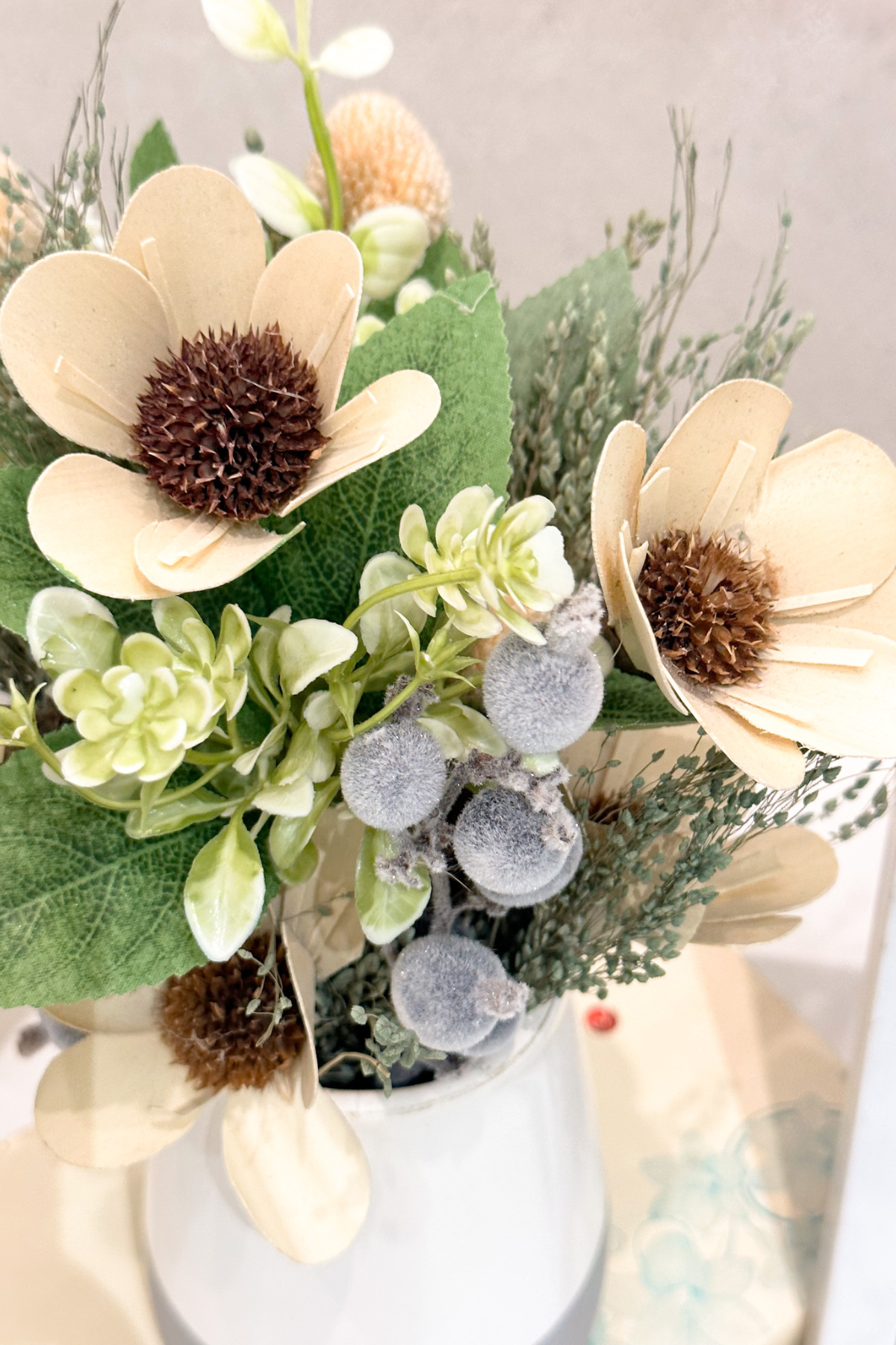 Pearly white vase and Floral bunch combo