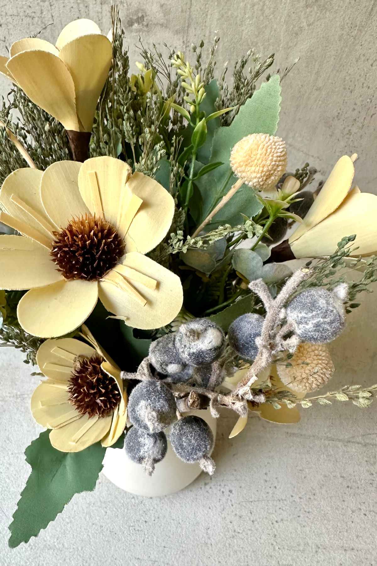 Pearly white vase and Floral bunch combo