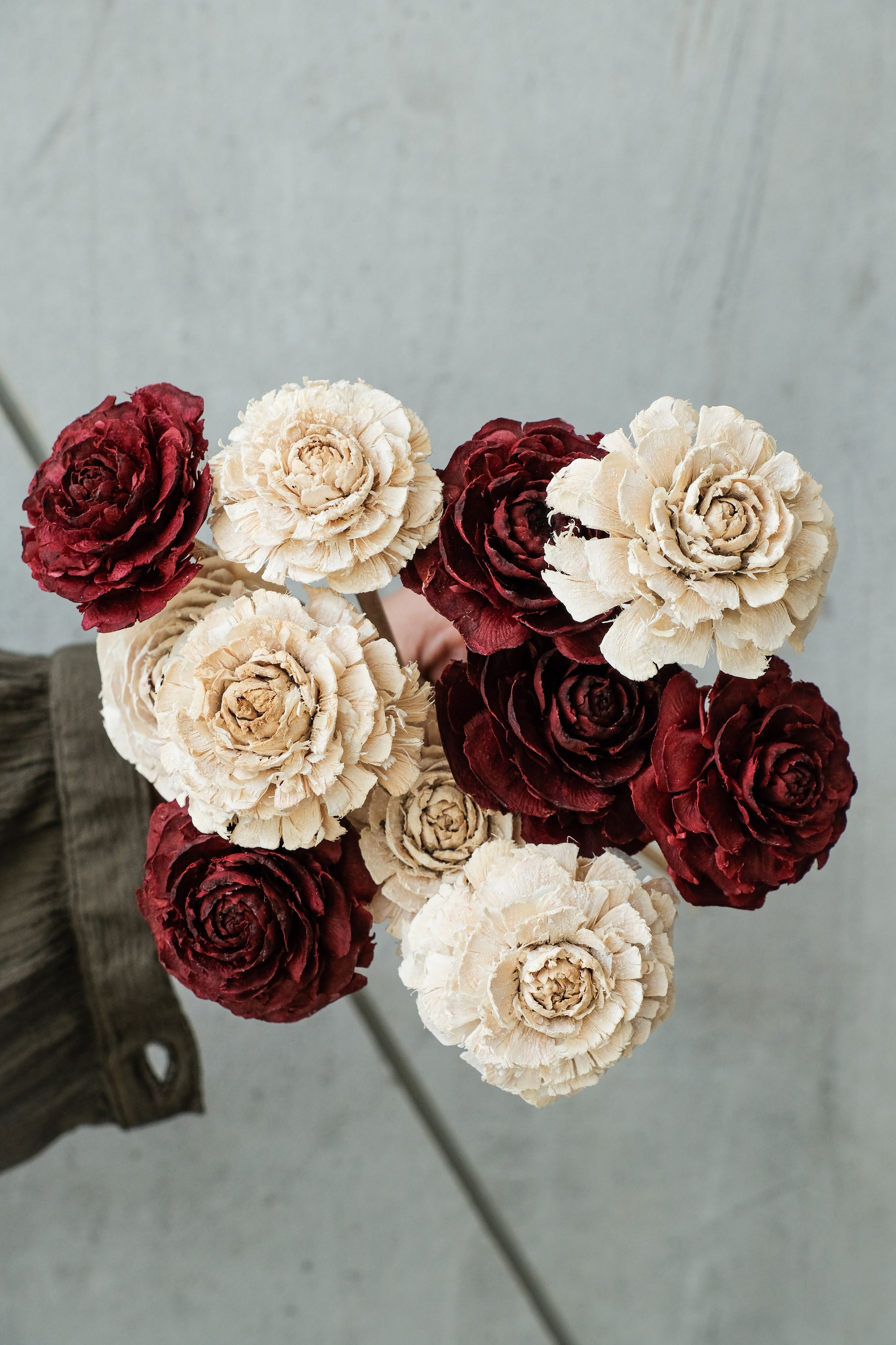 Red and white cedar rose (set of 10)